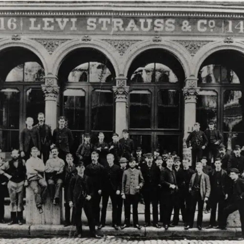 L’histoire du jean : du vêtement de travail à l’icône universelle